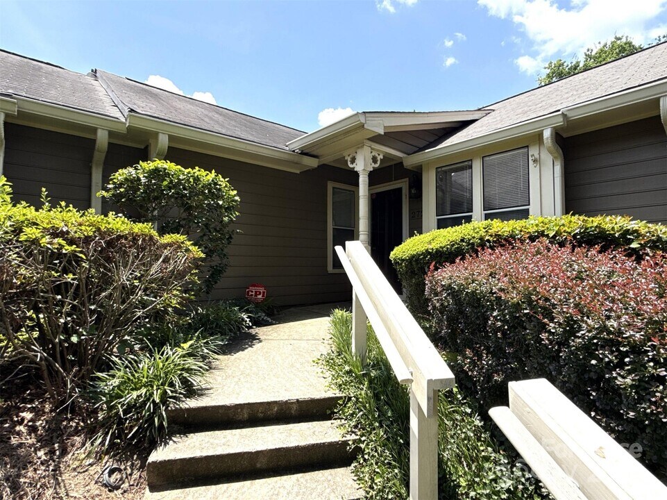 2720 Von Thuringer Ct in Charlotte, NC - Building Photo