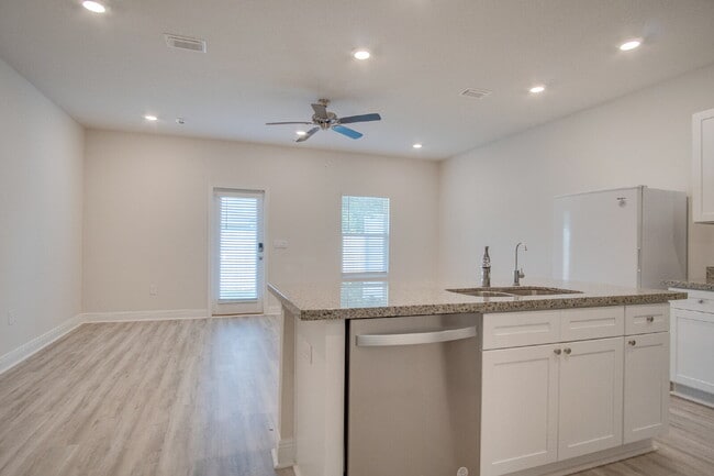 8686 Meadow Flower Ln in Pensacola, FL - Building Photo - Building Photo