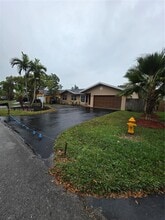 9034 SW 163rd Terrace in Palmetto Bay, FL - Building Photo - Building Photo
