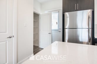 655-655 Watt Blvd SW in Edmonton, AB - Building Photo - Building Photo