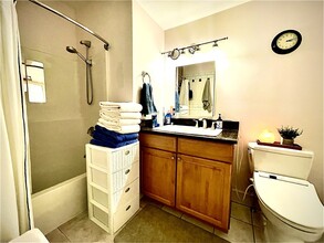 11 Regent Cir, Unit #1 in Brookline, MA - Foto de edificio - Building Photo