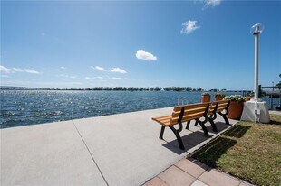 1925 Brickell Ave in Miami, FL - Building Photo