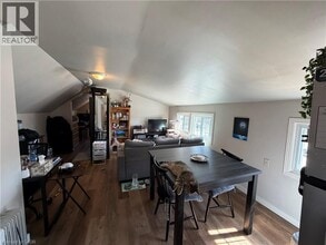 155 Lake St in St Catharines, ON - Building Photo - Building Photo