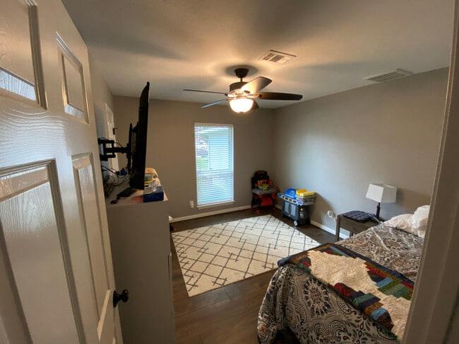 2201 Francis Dr in Pearland, TX - Building Photo - Building Photo