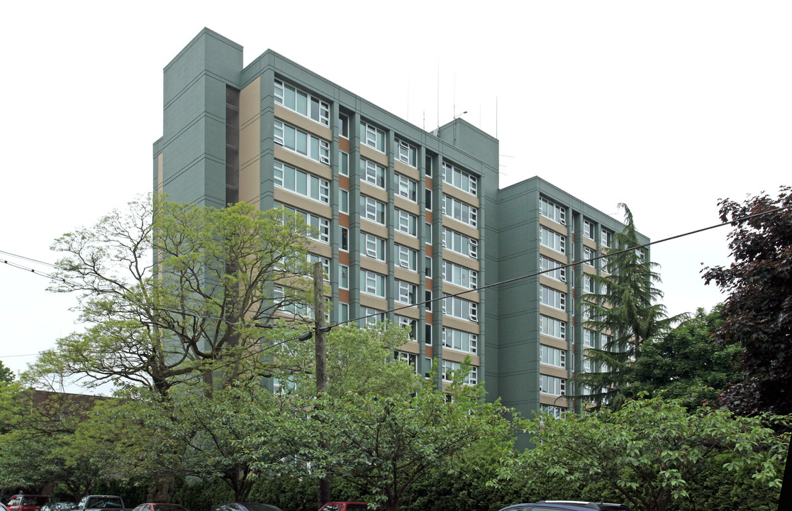 Capitol Park Apartments in Seattle, WA - Building Photo