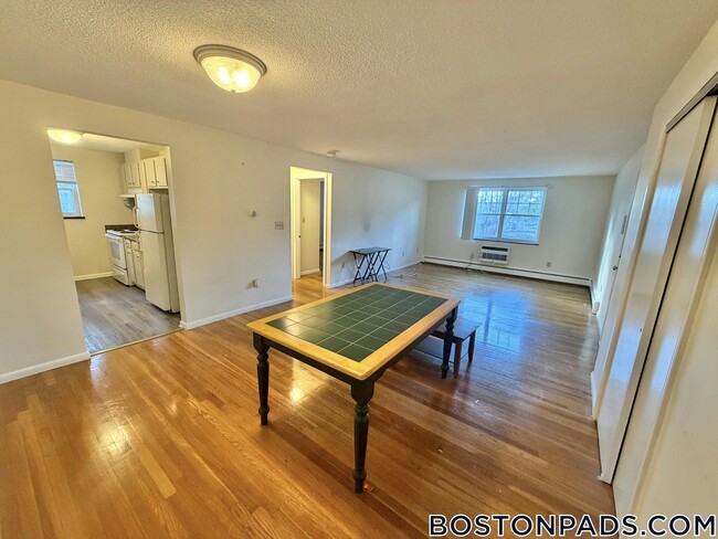 68 Mill St, Unit 8 in Woburn, MA - Building Photo - Building Photo