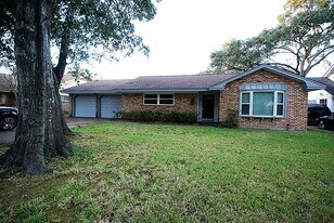 986 Chamboard Ln in Houston, TX - Building Photo