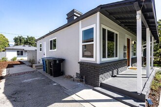816 N Keystone St in Burbank, CA - Building Photo - Building Photo