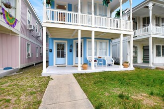 1604 Avenue L in Galveston, TX - Foto de edificio - Building Photo