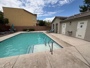 10737 Cather Ave in Las Vegas, NV - Foto de edificio - Building Photo