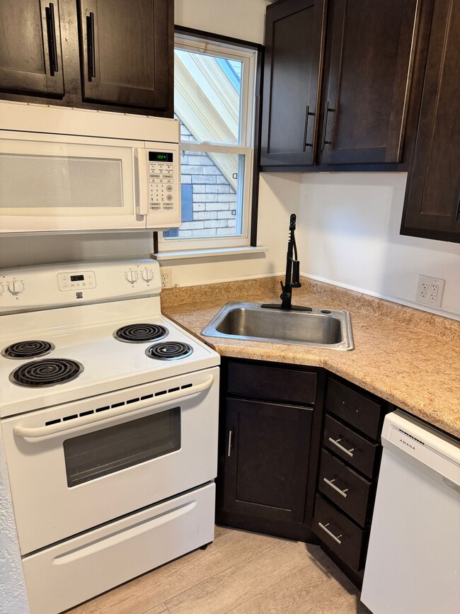 303 Peebles St, Unit 3 in Pittsburgh, PA - Foto de edificio - Building Photo