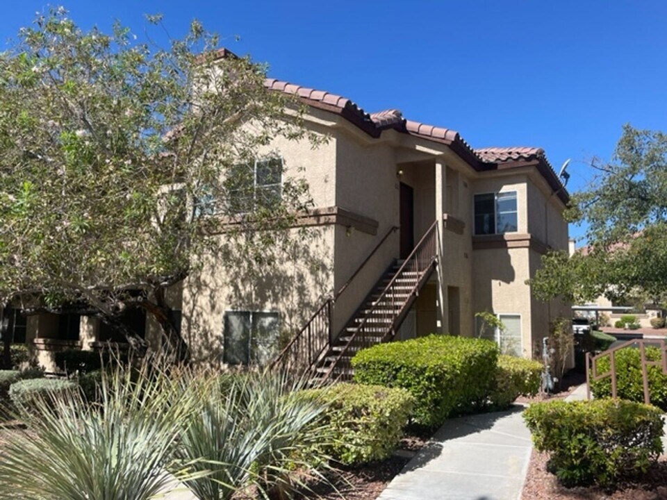 8501 University in Las Vegas, NV - Building Photo