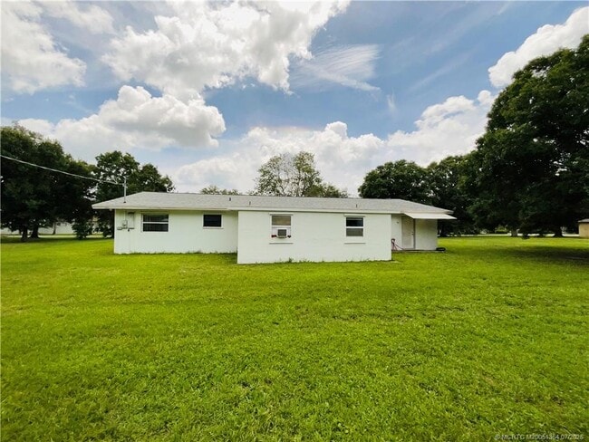 5213 Hummingbird Way in Fort Pierce, FL - Building Photo - Building Photo