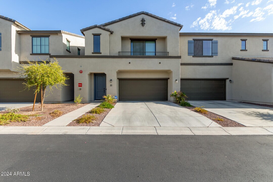 3900 E Baseline Rd in Phoenix, AZ - Building Photo