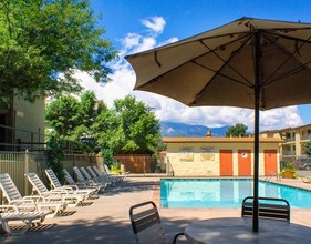 Sienna Place in Colorado Springs, CO - Foto de edificio - Building Photo