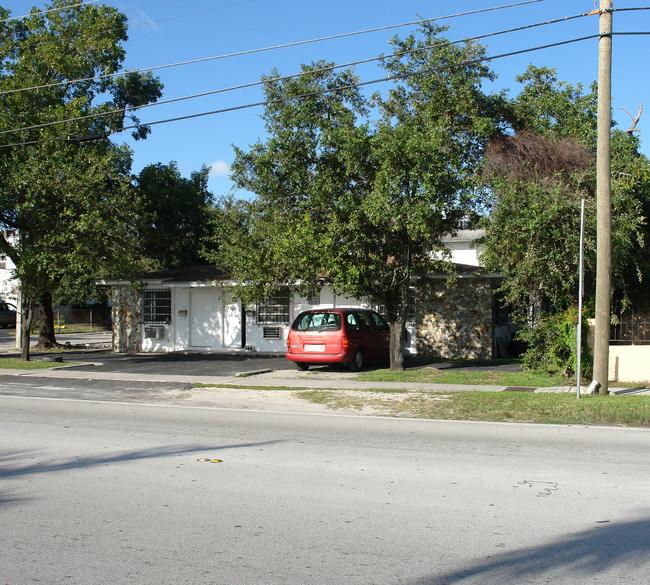 7332 NW 2nd Ave in Miami, FL - Foto de edificio - Building Photo