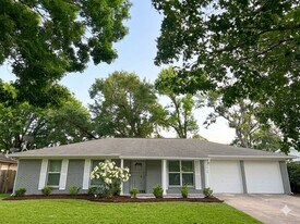 6015 W Airport Blvd in Houston, TX - Building Photo