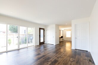 953 Dennison Ave in Columbus, OH - Foto de edificio - Building Photo