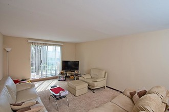 Prairieview Apartments in Addison, IL - Building Photo - Building Photo