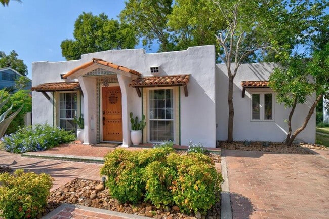 409 W Water St in Kerrville, TX - Building Photo - Building Photo