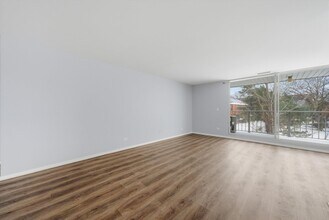 4000 Triumvera Dr in Glenview, IL - Building Photo - Building Photo