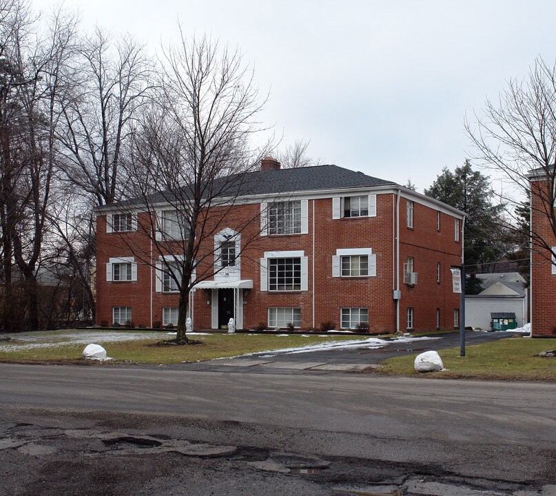 38 N Pershing Ave in Akron, OH - Foto de edificio