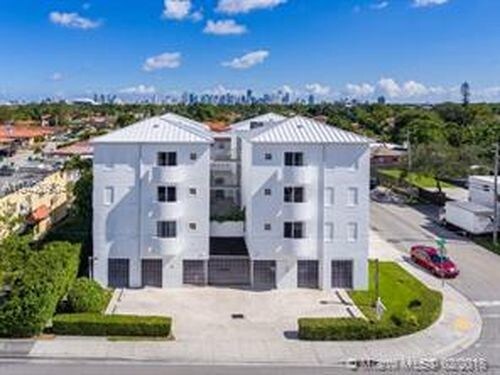 411 SW 37th Ave-Unit -Unit4B in Miami, FL - Building Photo