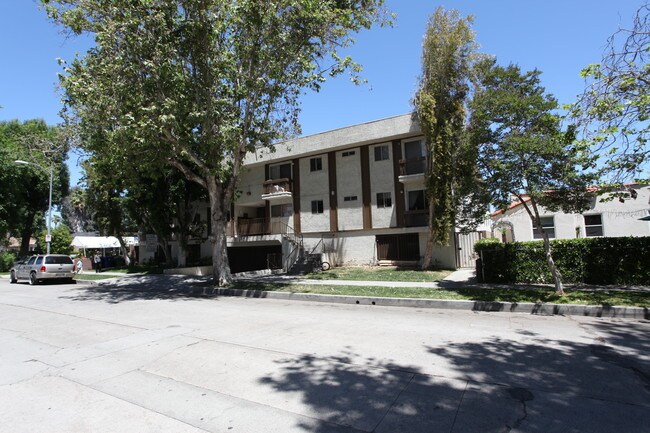 7318 Alabama Ave in Canoga Park, CA - Building Photo - Building Photo