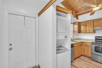 100 Sparrow Dr in Royal Palm Beach, FL - Building Photo - Building Photo