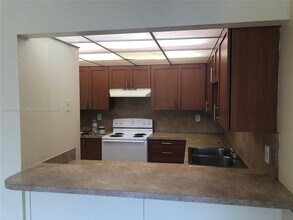 6980 NW 186th St in Hialeah, FL - Building Photo - Building Photo
