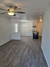 1810 Amberson Dr in San Antonio, TX - Building Photo - Building Photo