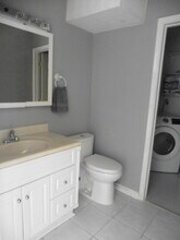 4257 Lake Ridge Dr, Unit 2 in Raleigh, NC - Foto de edificio - Building Photo