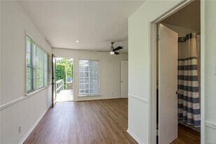 313 Venice Way in Los Angeles, CA - Building Photo