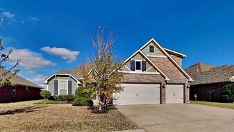 13625 Cobblestone Pkwy in Oklahoma City, OK - Building Photo