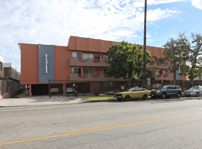 1640 N Hobart Blvd in Los Angeles, CA - Building Photo - Building Photo