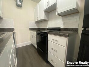 19 Claymoss Rd, Unit 88-10 in Boston, MA - Building Photo - Building Photo