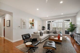 1800 Amberley Ct in Lake Forest, IL - Building Photo - Building Photo