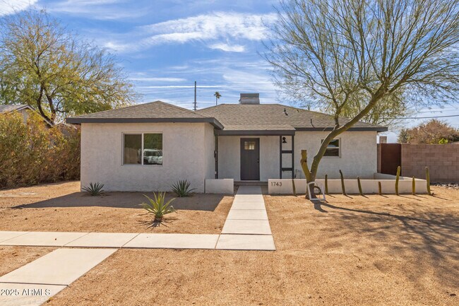 property at 1743 W Verde Ln