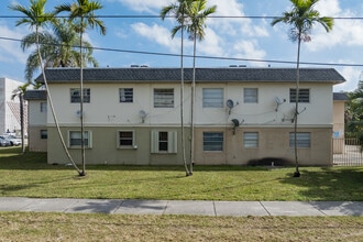 Biscayne Park in Miami, FL - Foto de edificio - Building Photo