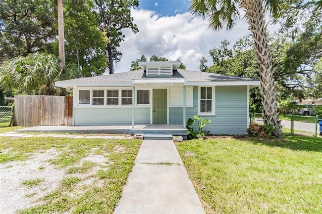 7810 N Van Dyke Plz in Tampa, FL - Building Photo - Building Photo