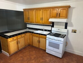 175 W Linden Ct-Unit -#B in Burbank, CA - Building Photo - Building Photo