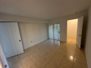 2405 NW 33rd St, Unit 1207 in Oakland Park, FL - Building Photo - Building Photo