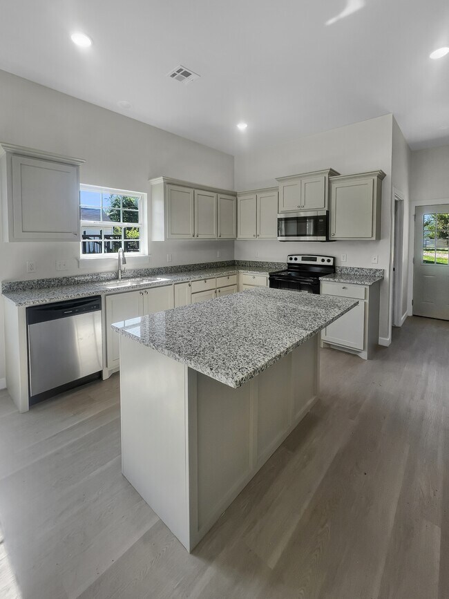 property at 809 SW Summit Ave