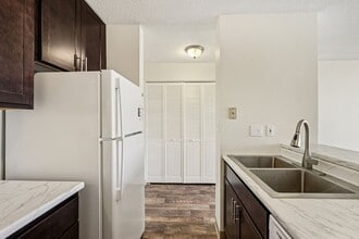 Thornton Place Apartments in Minneapolis, MN - Building Photo - Interior Photo
