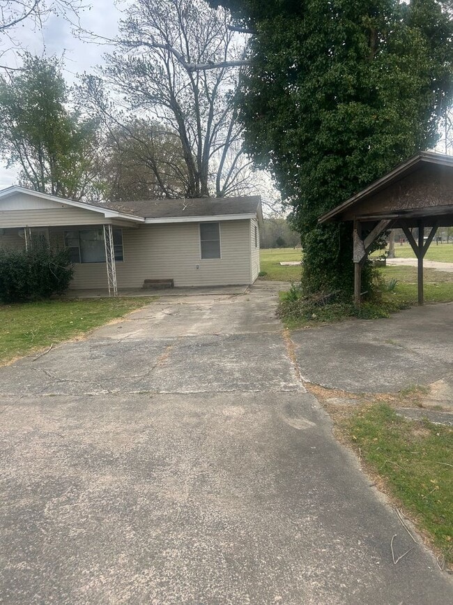 property at 1105 Lingo Rd