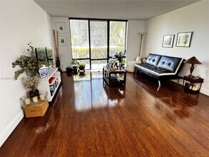 18151 NE 31st Ct in Aventura, FL - Foto de edificio - Building Photo