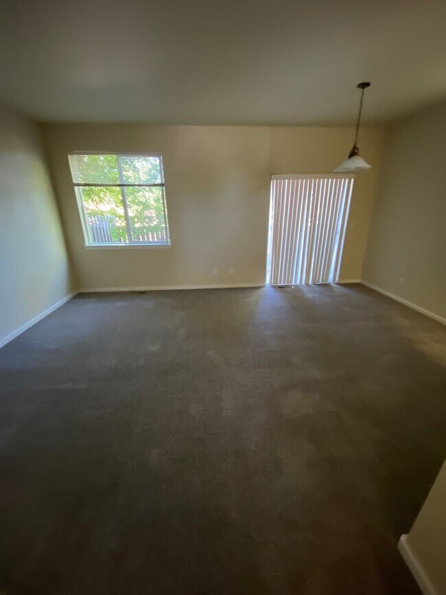 61331 Sally Ln in Bend, OR - Building Photo - Building Photo