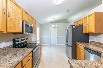 588 Kilimanjaro Dr in Kissimmee, FL - Building Photo - Building Photo