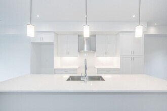 16 Lily Ln in Guelph, ON - Building Photo - Building Photo
