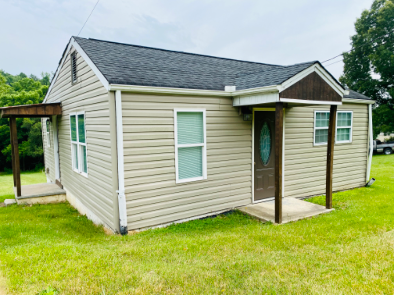 100 Rocky Ln in Kingsport, TN - Building Photo